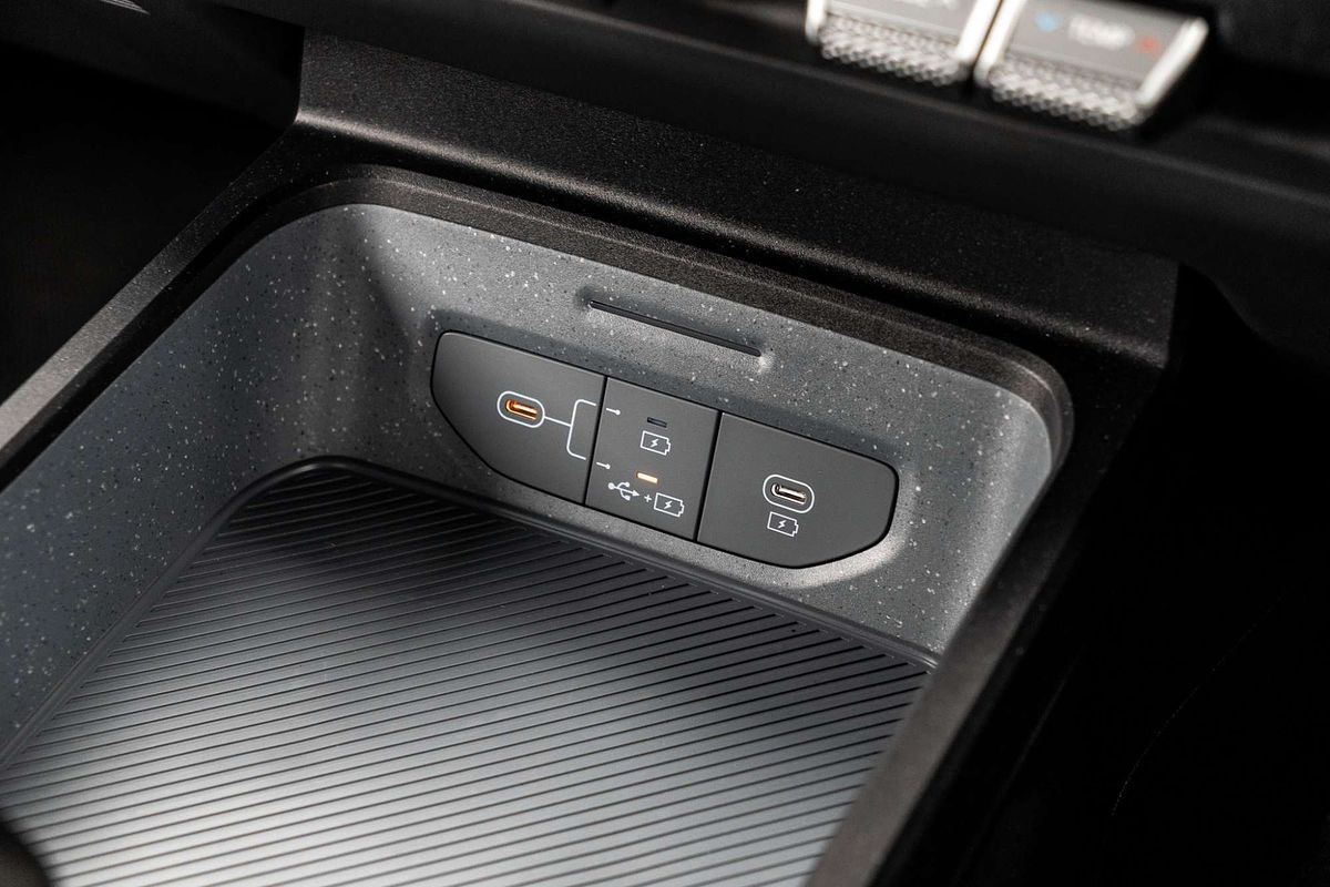 2025 Kia Tasman SX TK 4X4