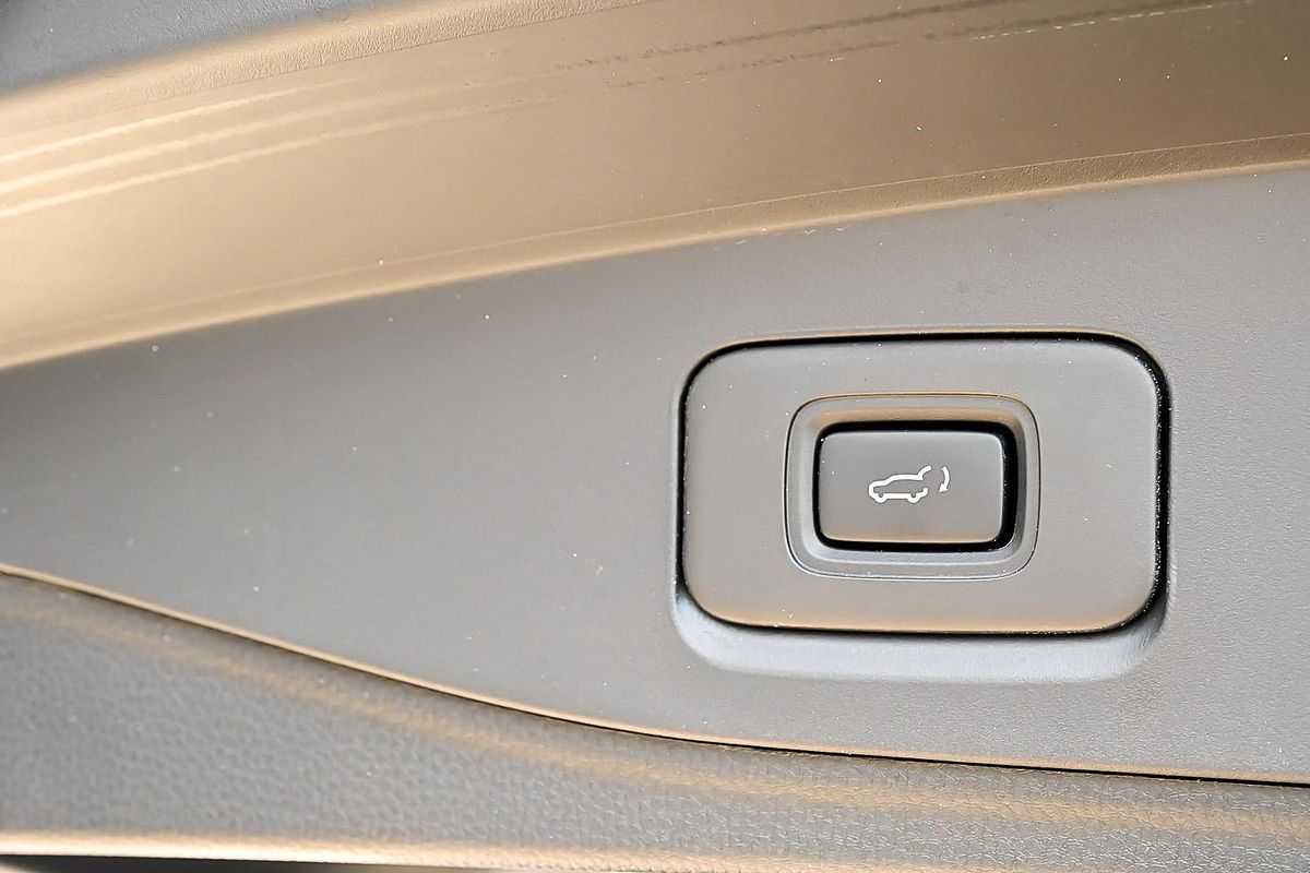 2024 Isuzu MU-X LS-T