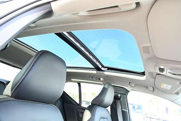 2022 Volvo XC40 T4 Inscription