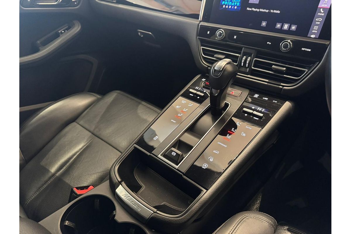 2021 Porsche Macan 95B