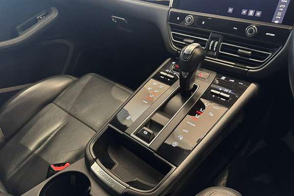 2021 Porsche Macan 95B