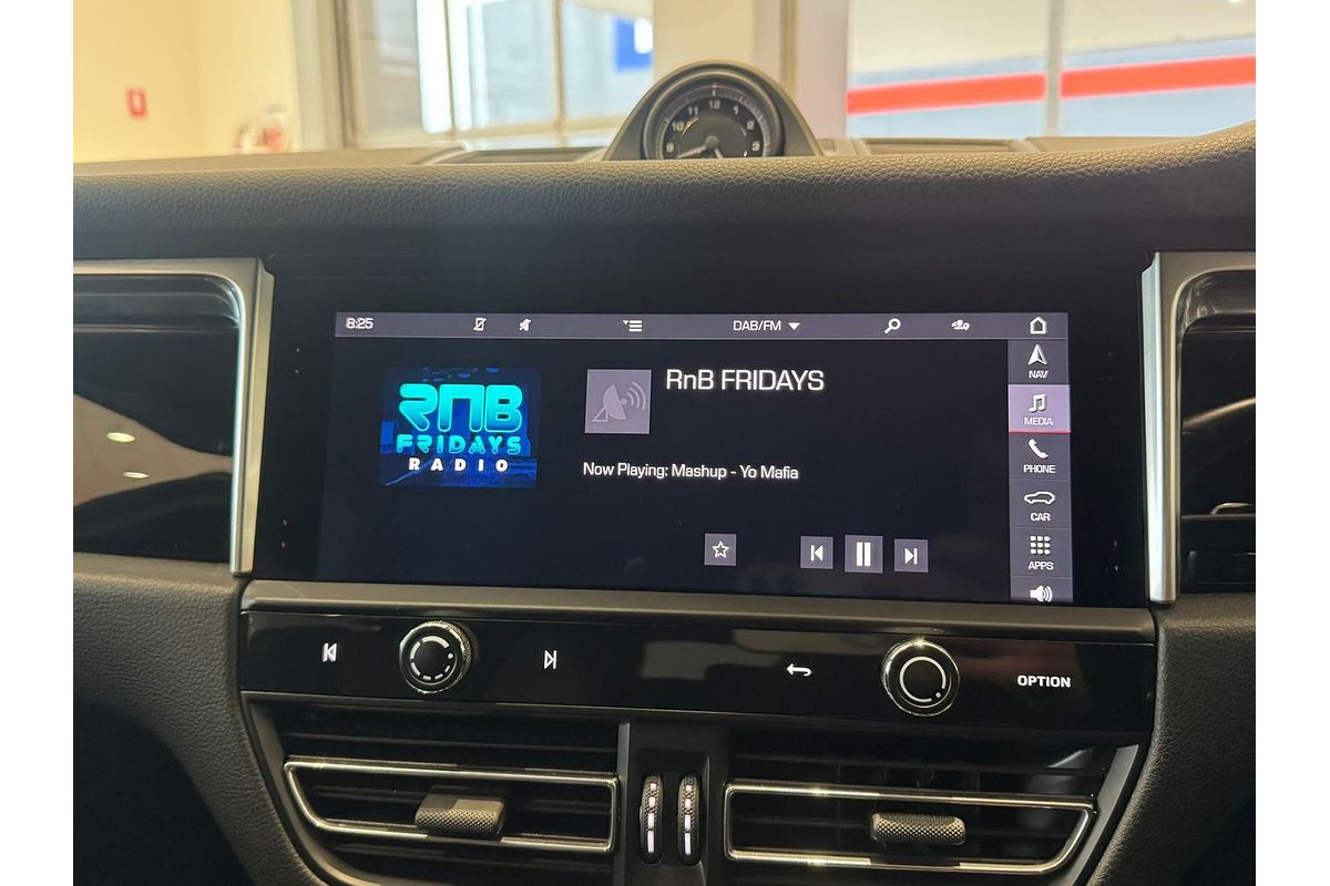 2021 Porsche Macan 95B