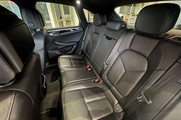 2021 Porsche Macan 95B