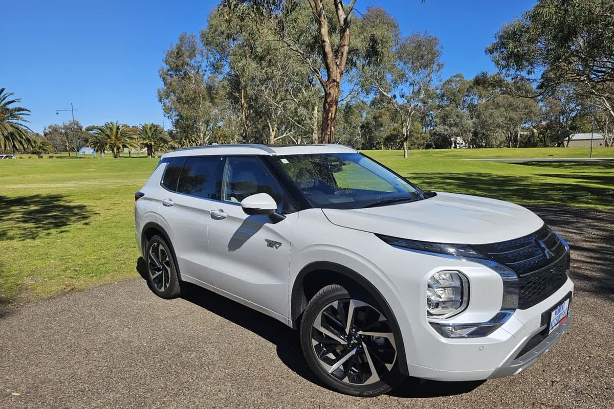 2024 Mitsubishi Outlander PHEV Exceed ZM