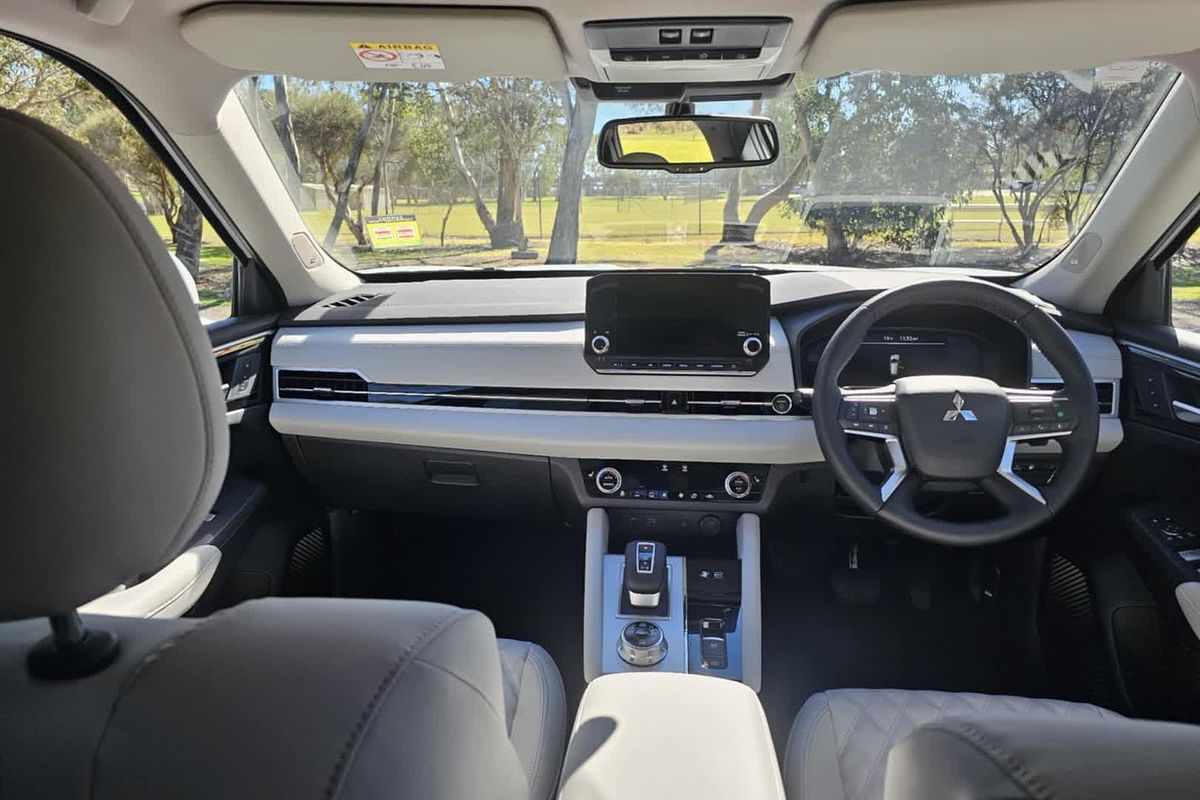 2024 Mitsubishi Outlander PHEV Exceed ZM