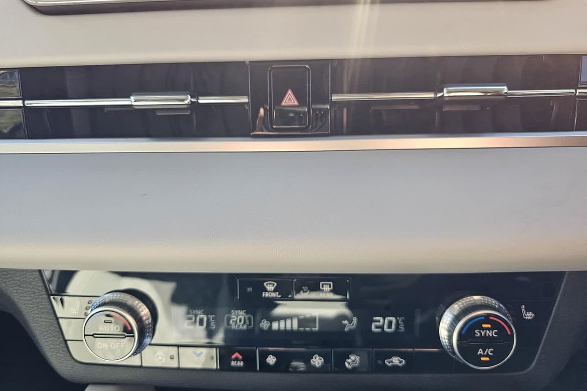 2024 Mitsubishi Outlander PHEV Exceed ZM