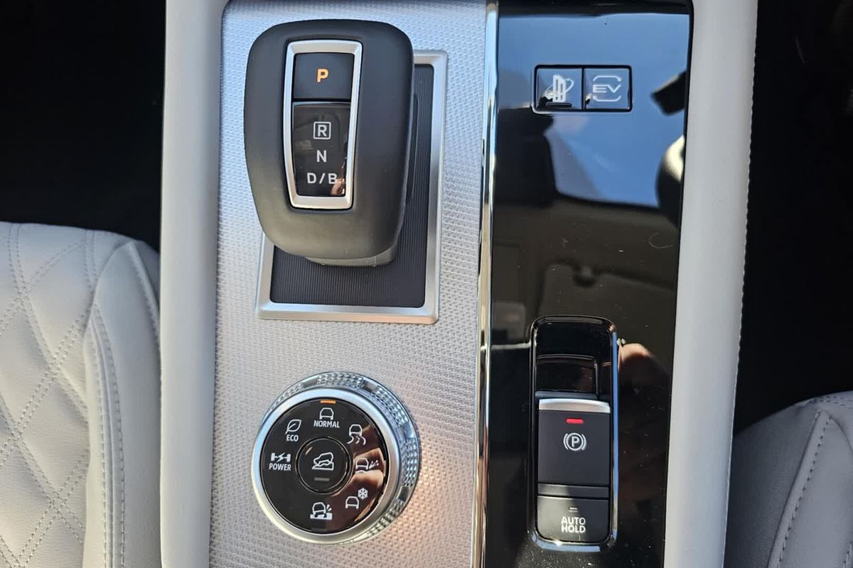 2024 Mitsubishi Outlander PHEV Exceed ZM