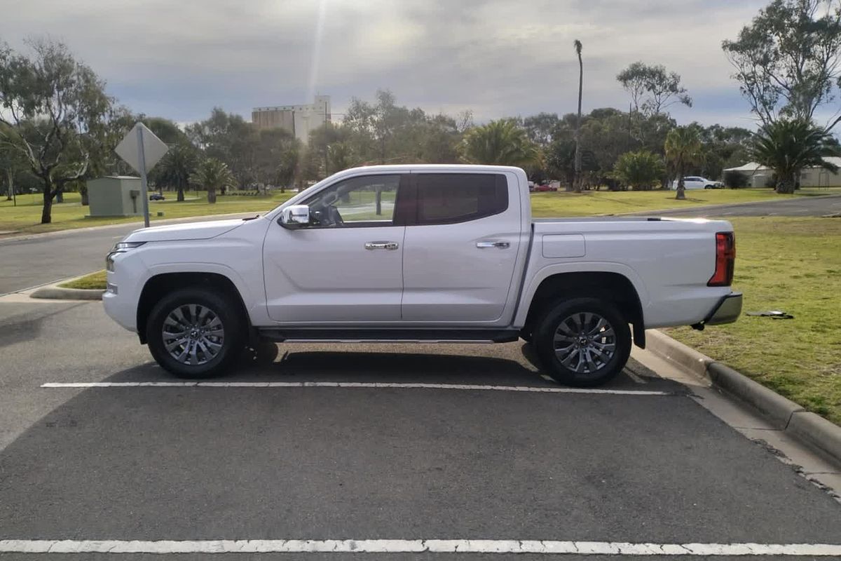 2024 Mitsubishi Triton GLS MV 4X4