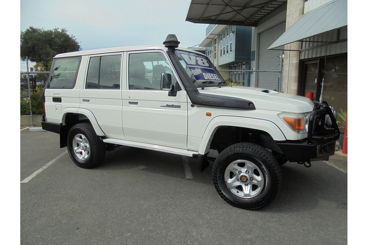 2011 Toyota Landcruiser GXL VDJ76R