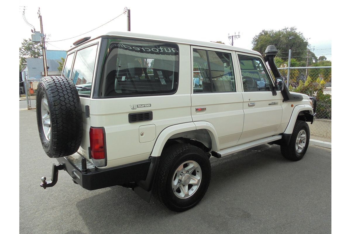 2011 Toyota Landcruiser GXL VDJ76R