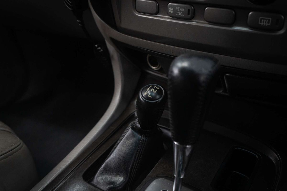 2004 Toyota Landcruiser Kakadu HDJ100R