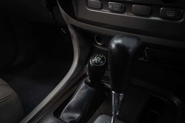 2004 Toyota Landcruiser Kakadu HDJ100R