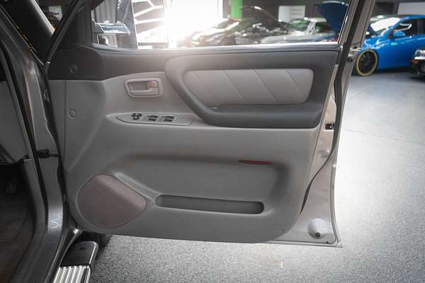 2004 Toyota Landcruiser Kakadu HDJ100R