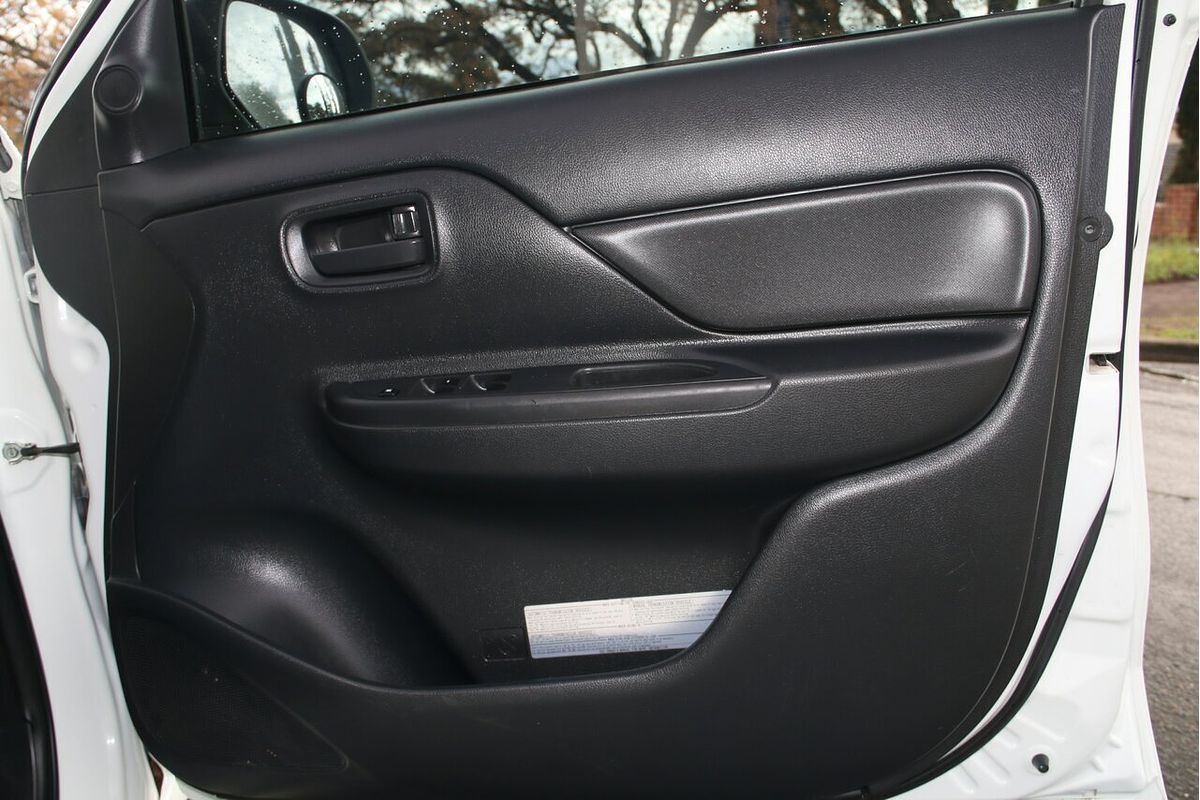 2019 Mitsubishi Triton GLX MR 4X4
