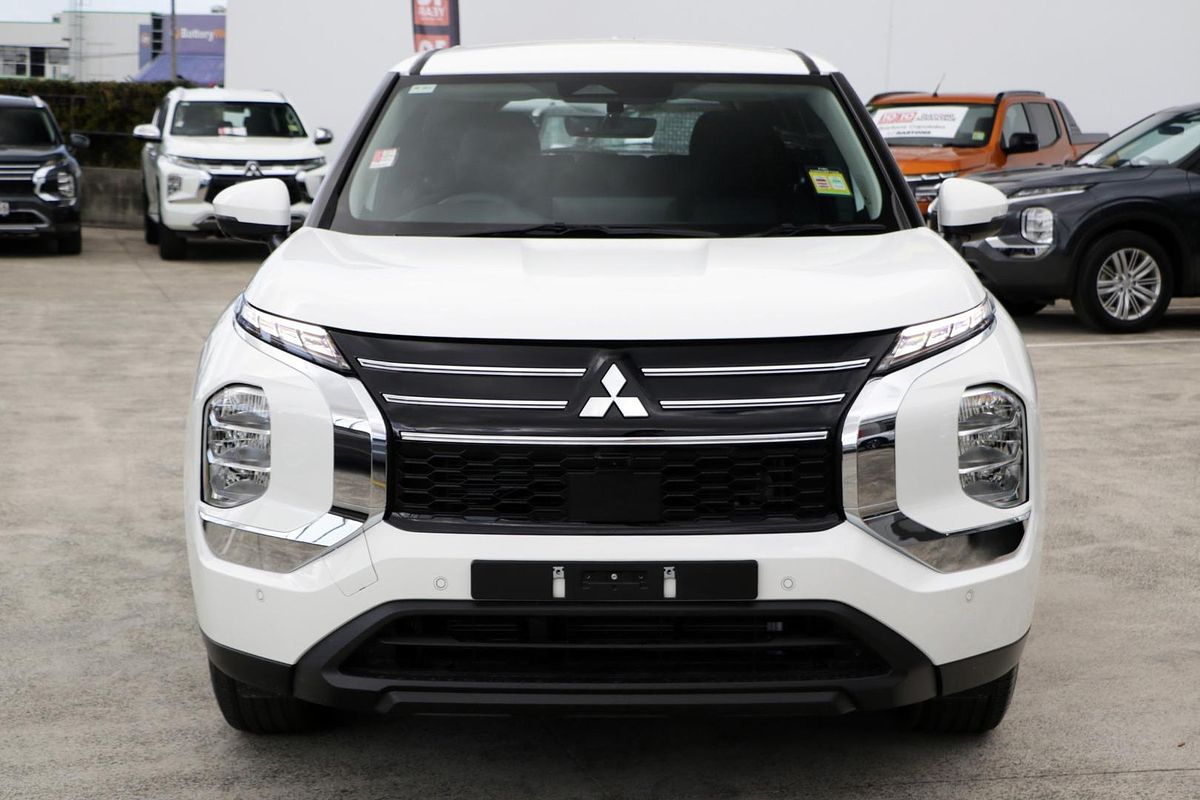 2025 Mitsubishi Outlander ES ZM