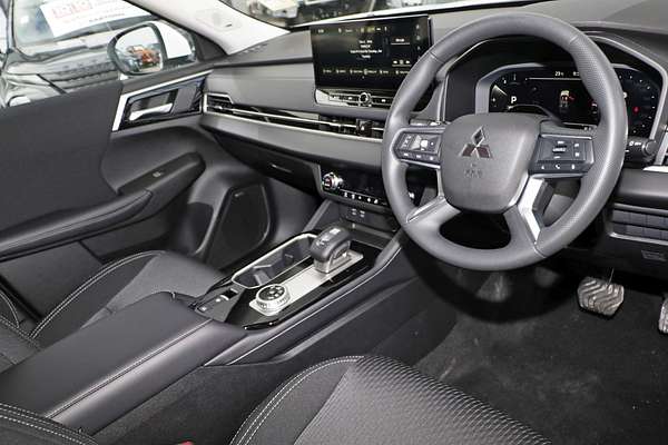 2025 Mitsubishi Outlander ES ZM