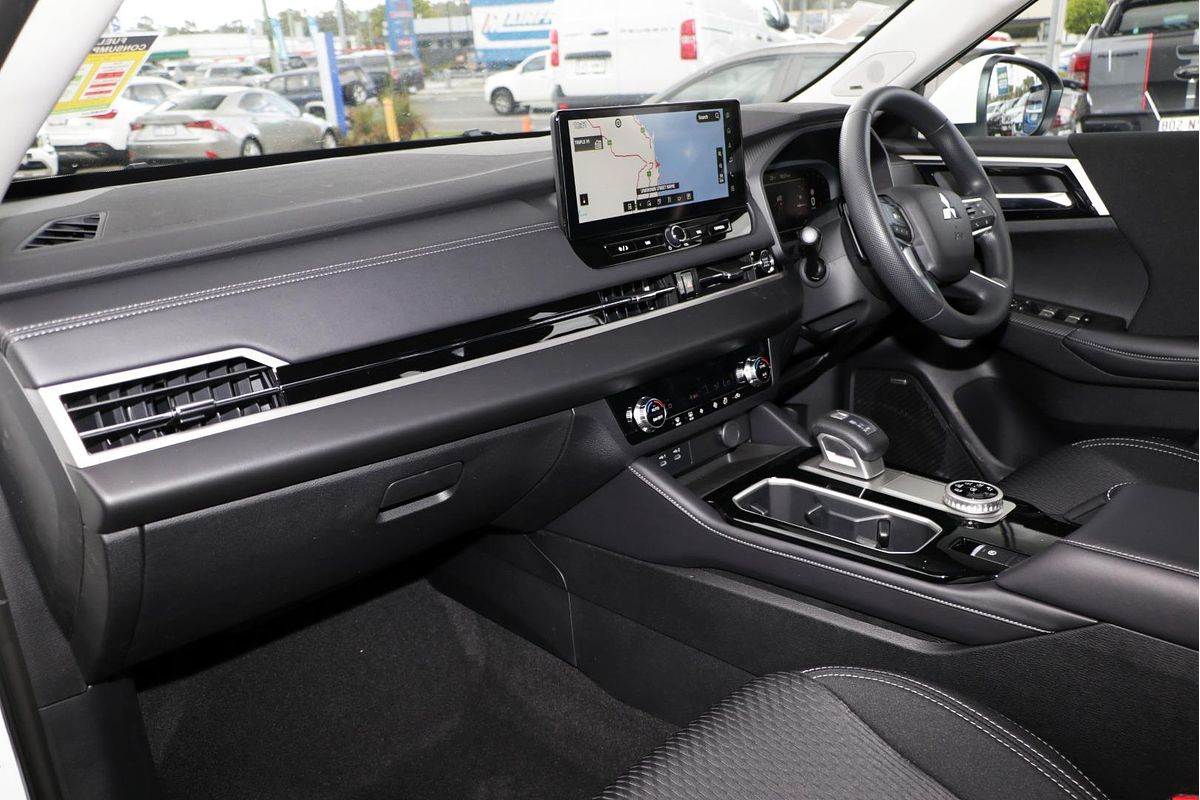 2025 Mitsubishi Outlander ES ZM