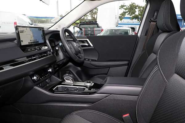 2025 Mitsubishi Outlander ES ZM
