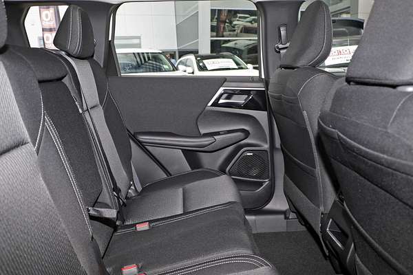 2025 Mitsubishi Outlander ES ZM