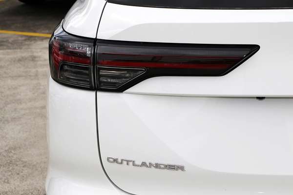 2025 Mitsubishi Outlander ES ZM