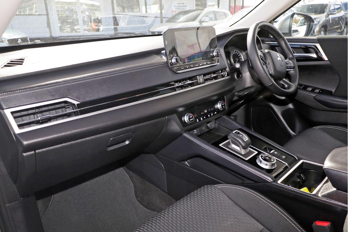 2022 Mitsubishi Outlander LS ZM