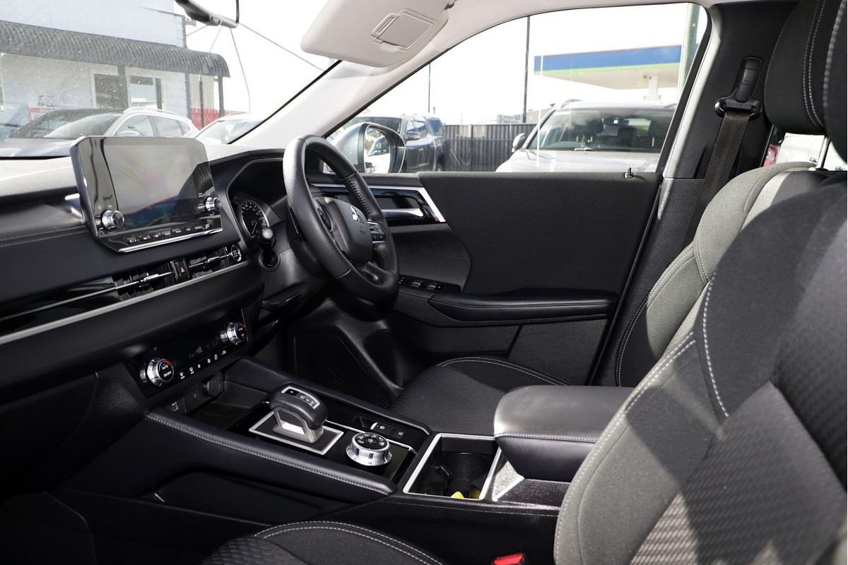 2022 Mitsubishi Outlander LS ZM
