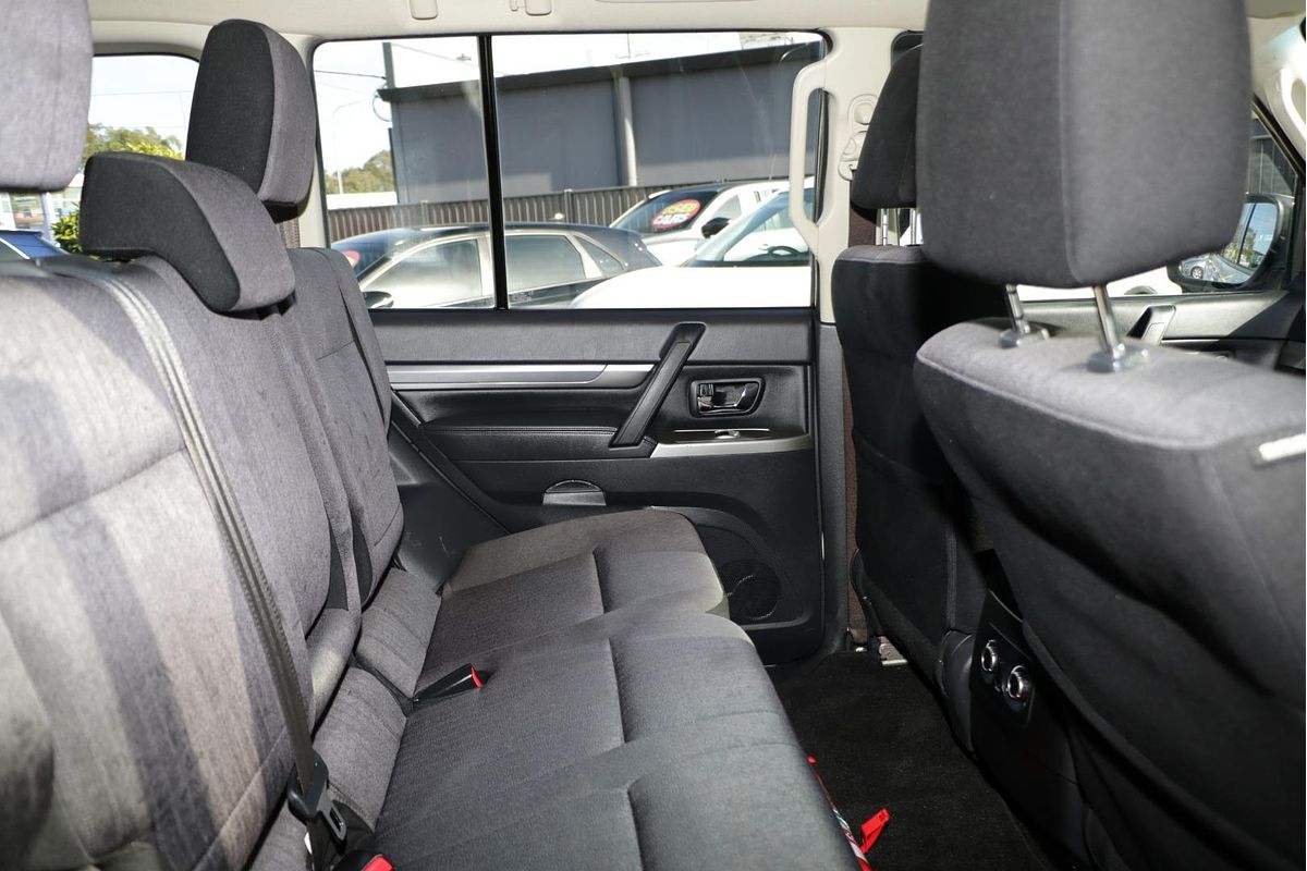 2021 Mitsubishi Pajero GLX NX