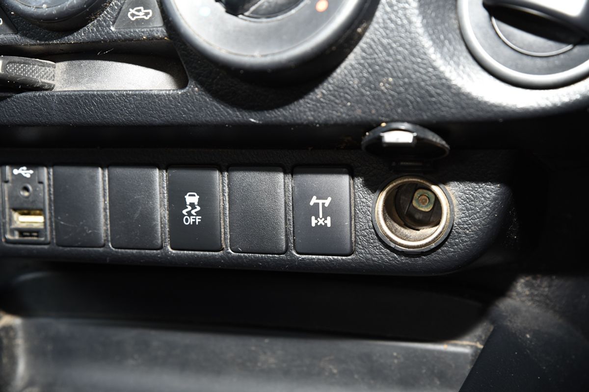 2015 Toyota Hilux SR GUN126R 4X4