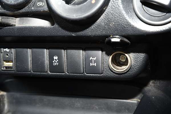 2015 Toyota Hilux SR GUN126R 4X4