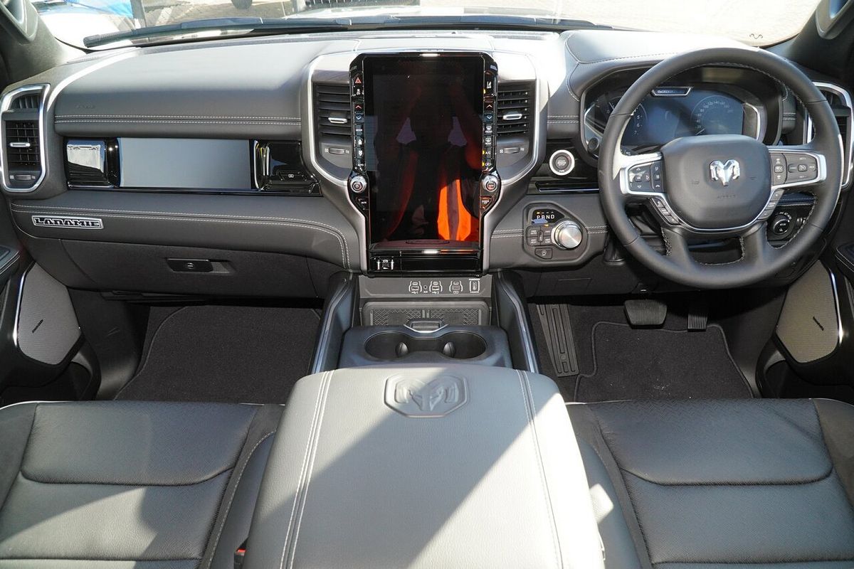 2025 RAM 1500 Laramie Sport Hurricane SO RamBox DT 4X4 SWB