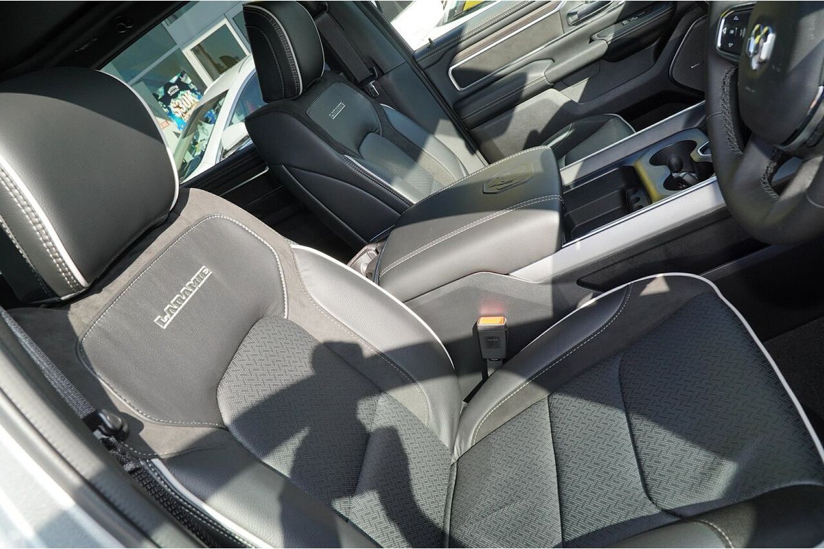 2025 RAM 1500 Laramie Sport Hurricane SO RamBox DT 4X4 SWB