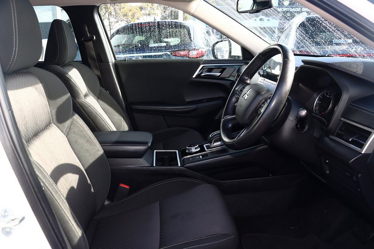 2022 Mitsubishi Outlander LS ZM