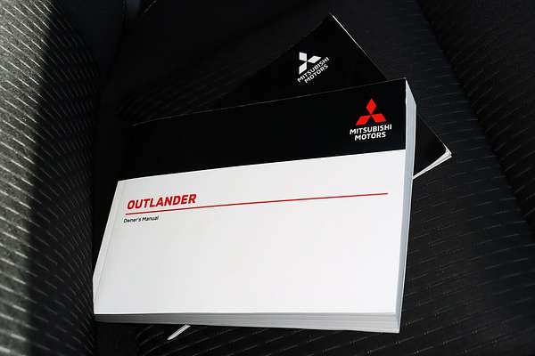 2022 Mitsubishi Outlander LS ZM