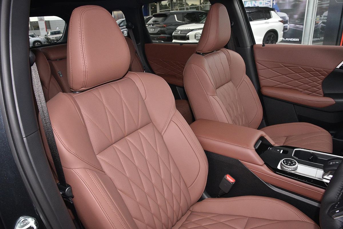 2025 Mitsubishi Outlander Exceed Tourer ZM