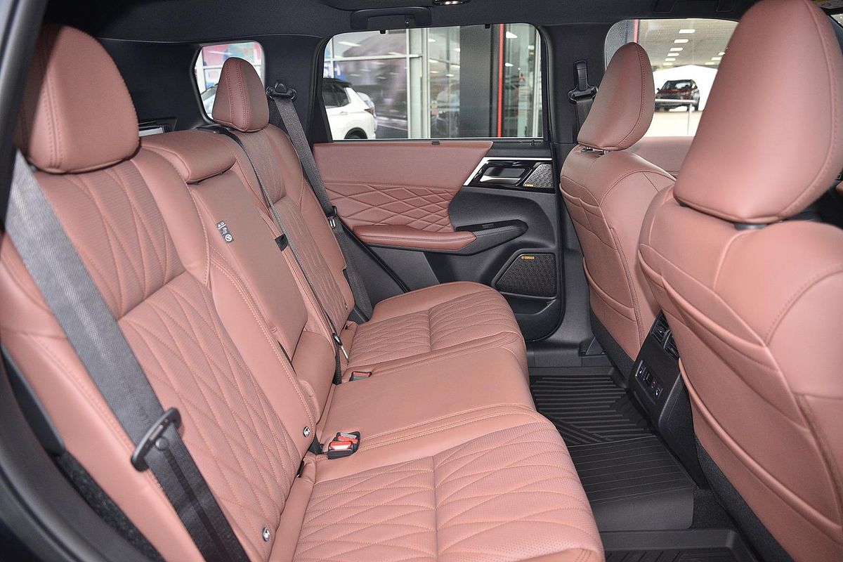 2025 Mitsubishi Outlander Exceed Tourer ZM
