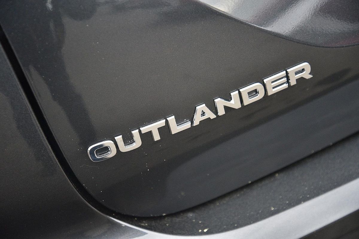 2025 Mitsubishi Outlander Exceed Tourer ZM