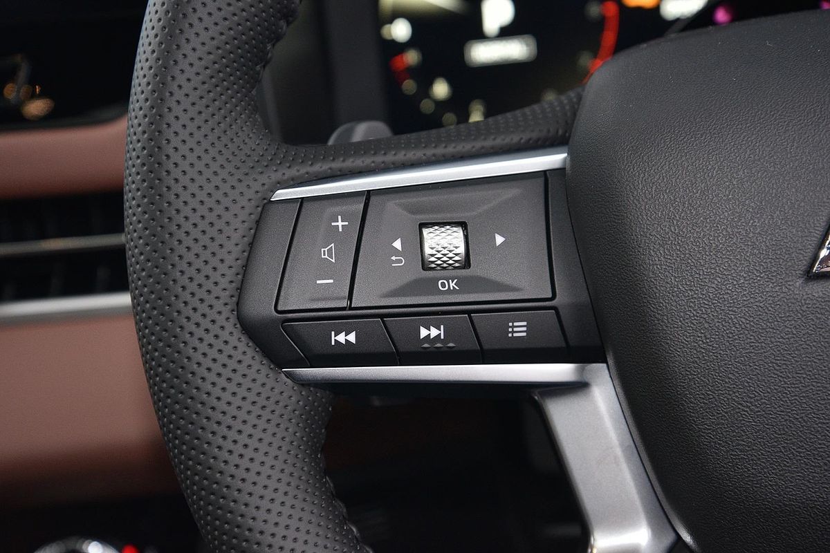 2025 Mitsubishi Outlander Exceed Tourer ZM