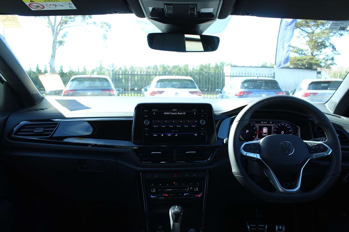 2025 Volkswagen T-Roc 140TSI R-Line D11