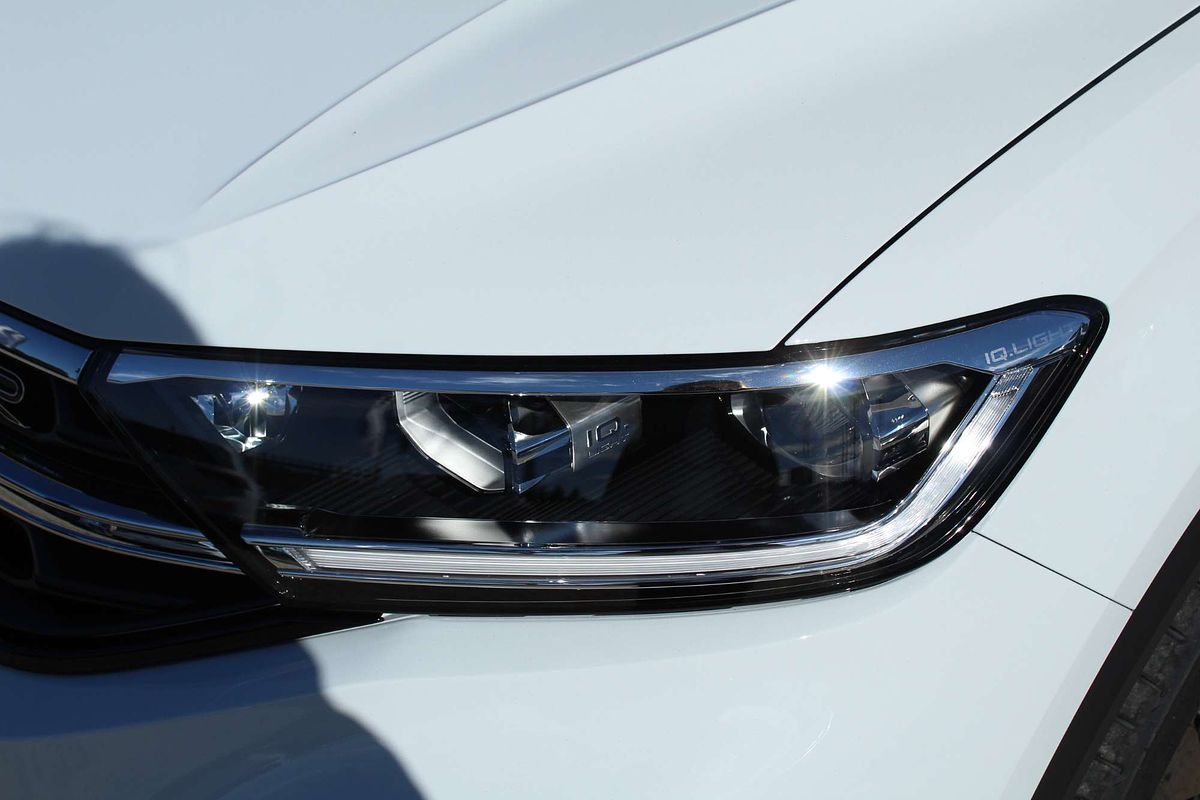 2025 Volkswagen T-Roc 140TSI R-Line D11