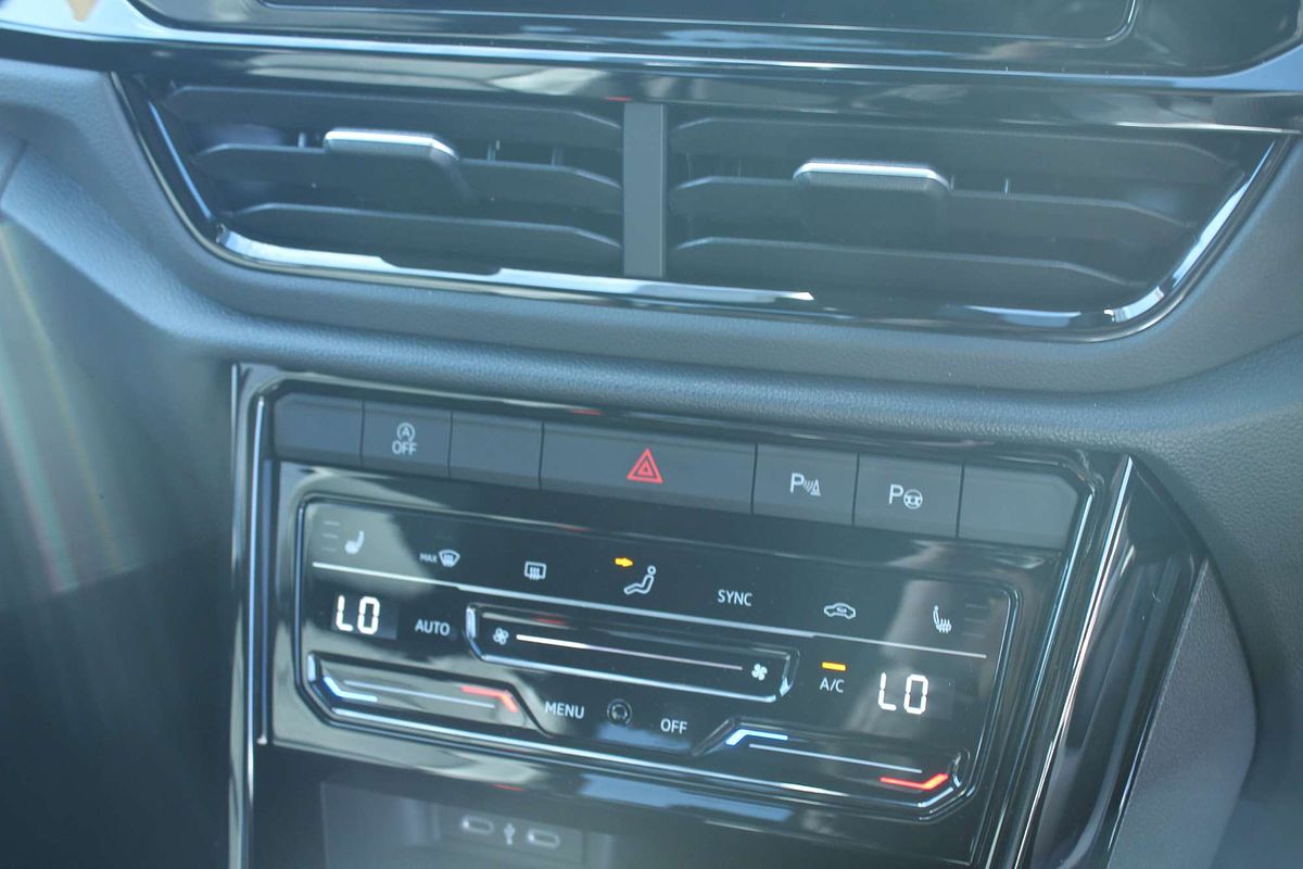 2025 Volkswagen T-Roc 140TSI R-Line D11