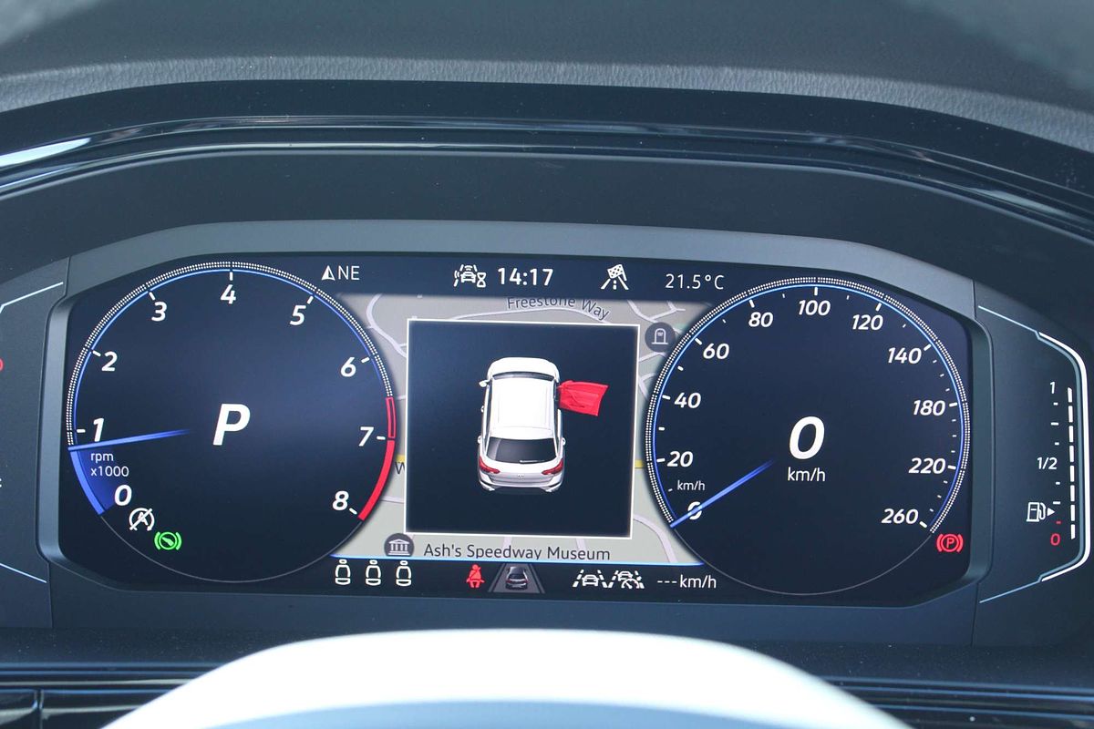 2025 Volkswagen T-Roc 140TSI R-Line D11