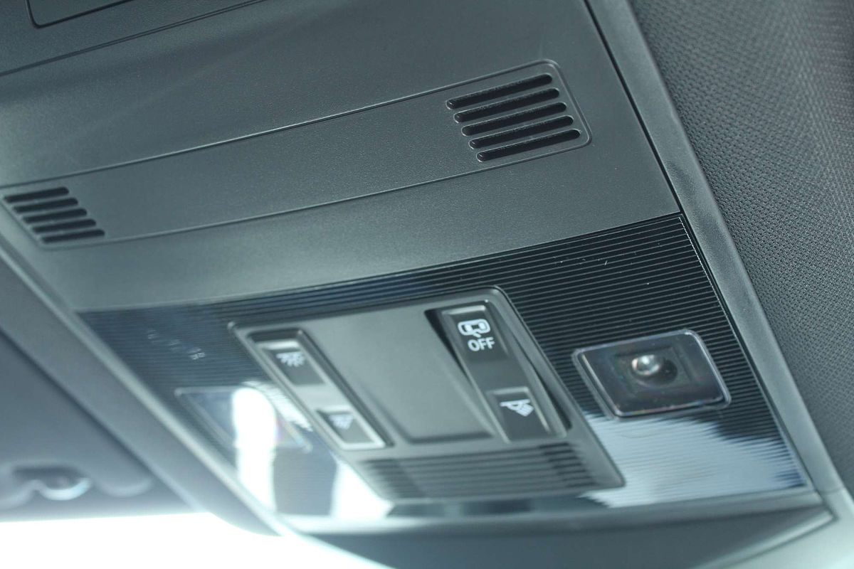 2025 Volkswagen T-Roc 140TSI R-Line D11