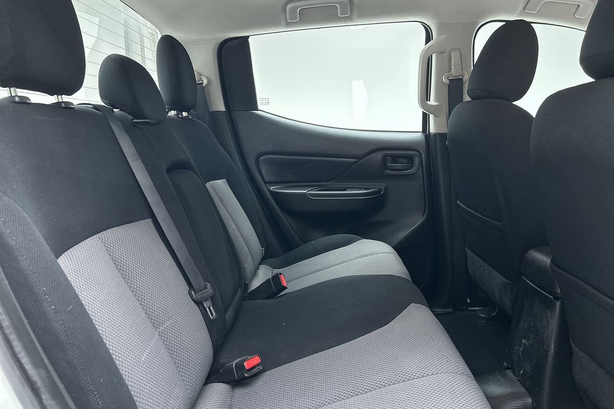 2022 Mitsubishi Triton GLX MR 4X4