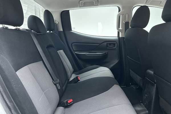 2022 Mitsubishi Triton GLX MR 4X4