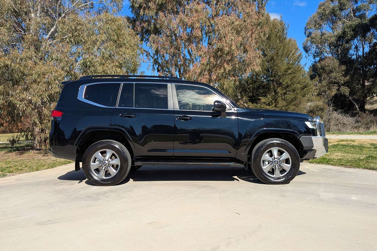 2023 Toyota Landcruiser VX FJA300R