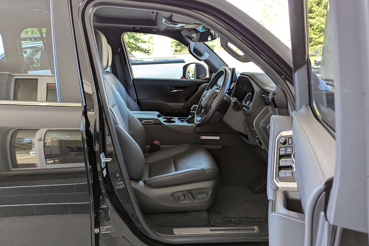 2023 Toyota Landcruiser VX FJA300R