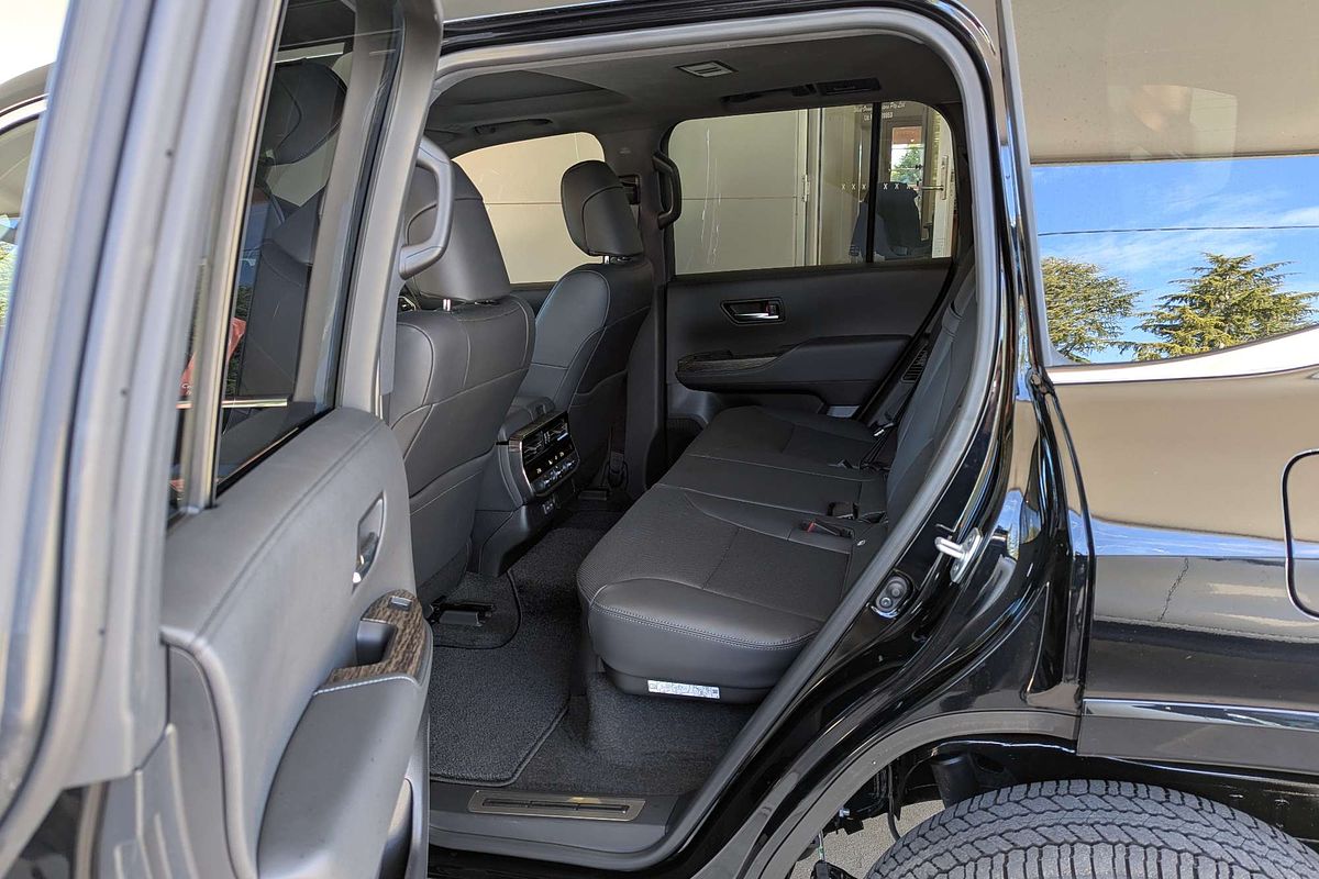 2023 Toyota Landcruiser VX FJA300R