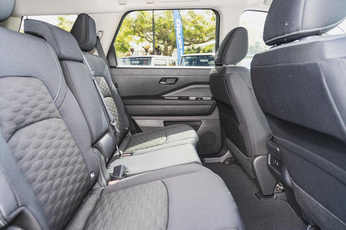 2025 Nissan Pathfinder ST-L R53