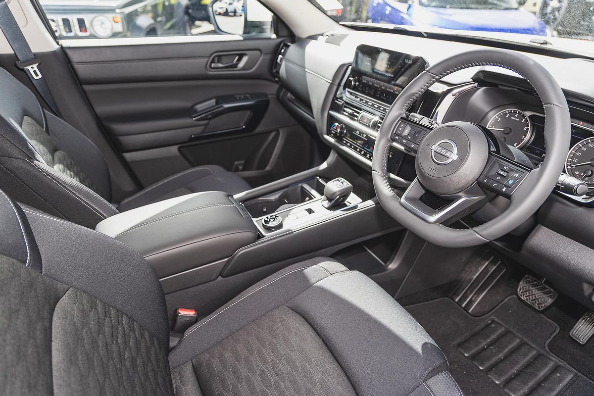 2025 Nissan Pathfinder ST-L R53