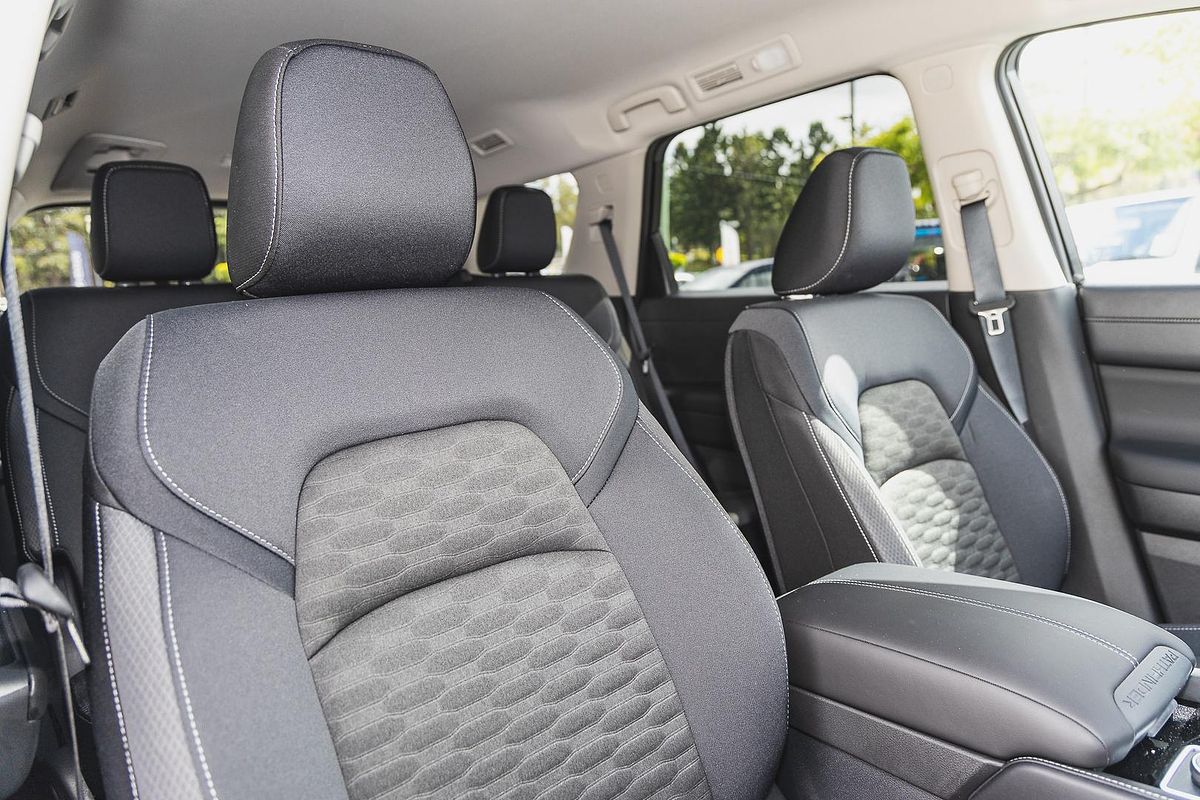 2025 Nissan Pathfinder ST-L R53
